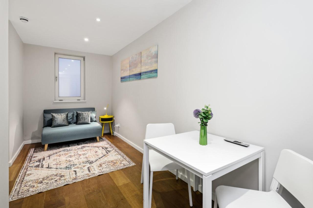 Spacious 1 Bedroom Flat Londres Extérieur photo
